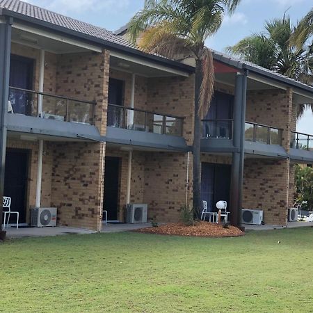 Bribie Waterways Motel Bongaree 외부 사진