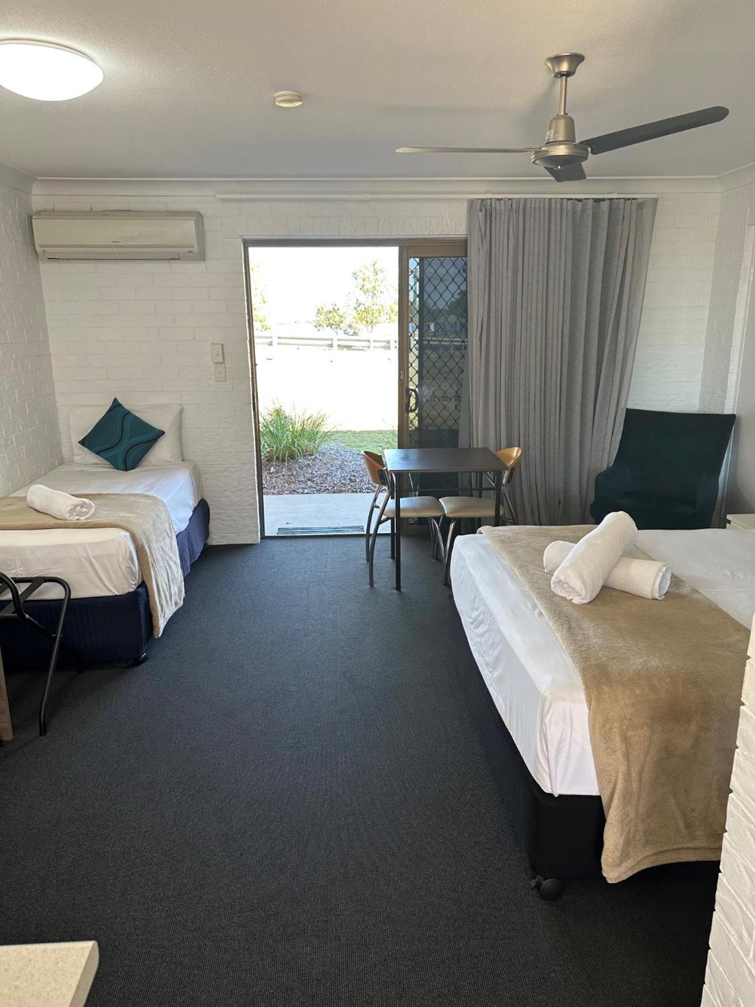 Bribie Waterways Motel Bongaree 외부 사진
