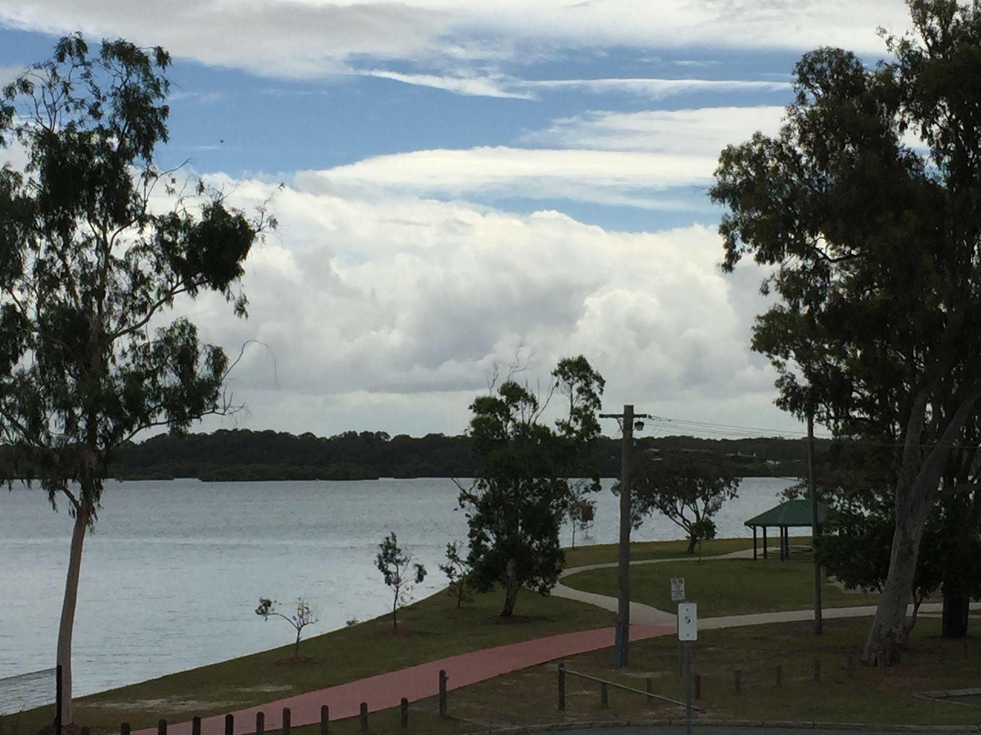 Bribie Waterways Motel Bongaree 외부 사진