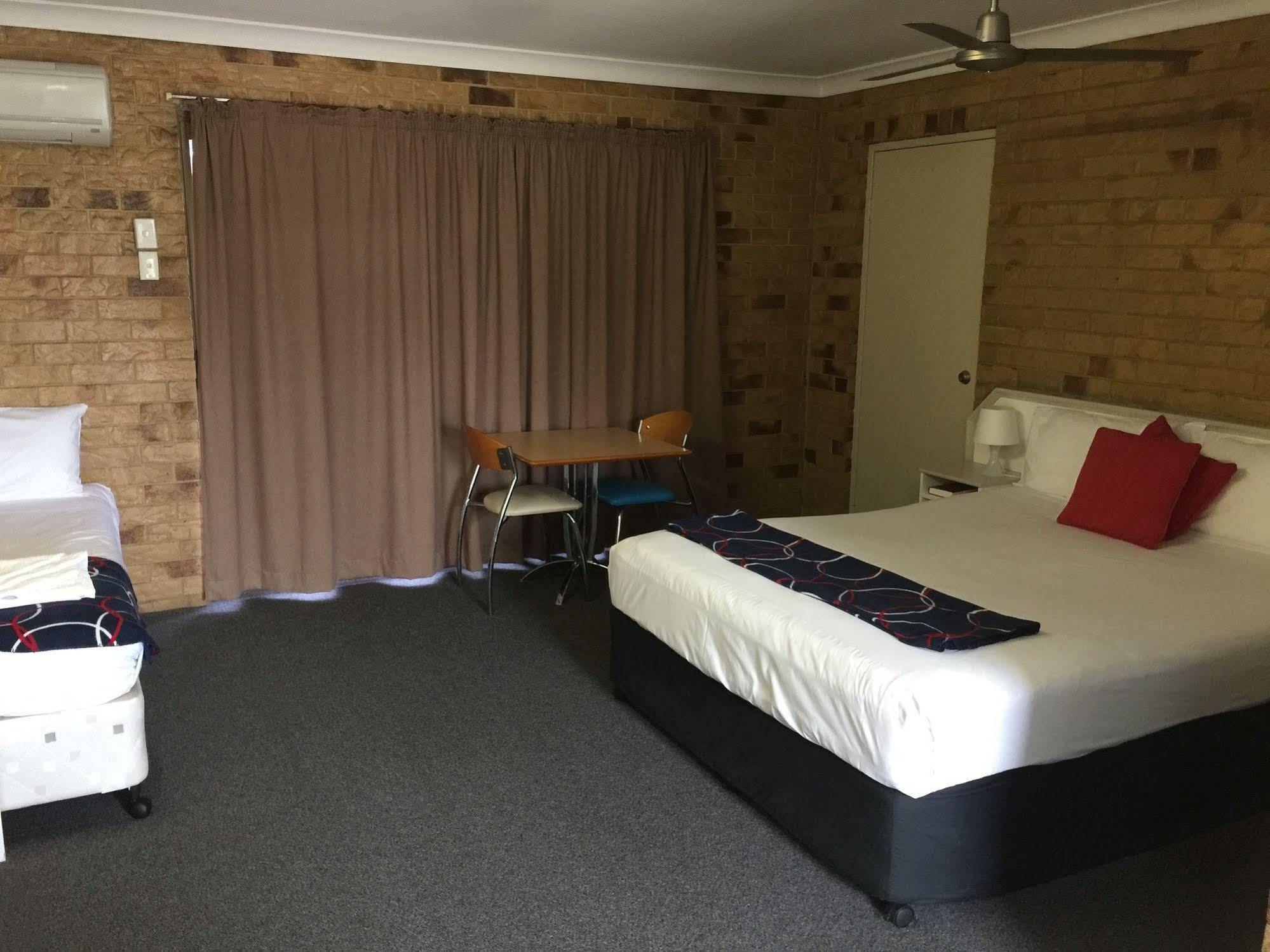 Bribie Waterways Motel Bongaree 외부 사진